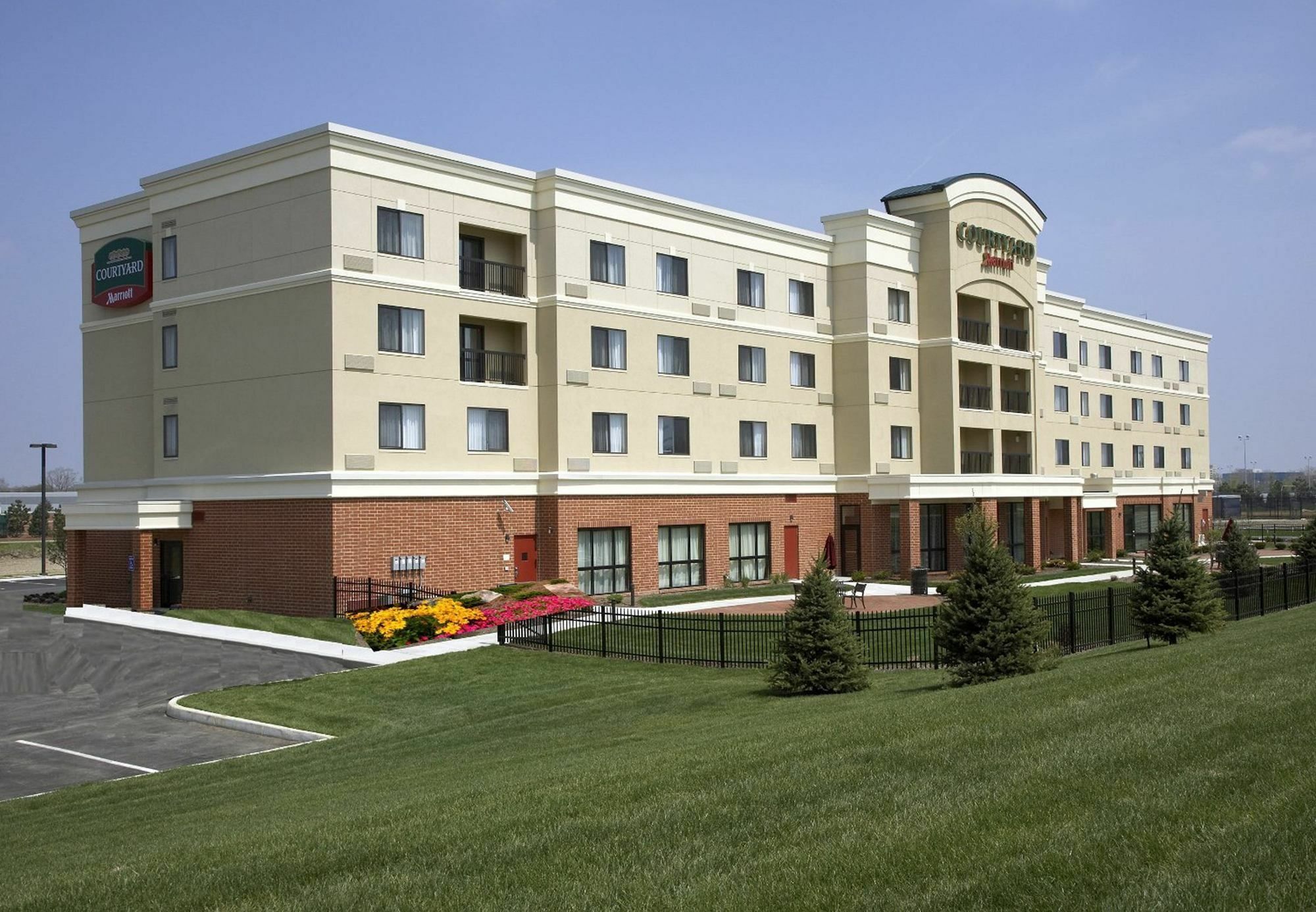 Courtyard Dayton-University Of Дейтън Екстериор снимка